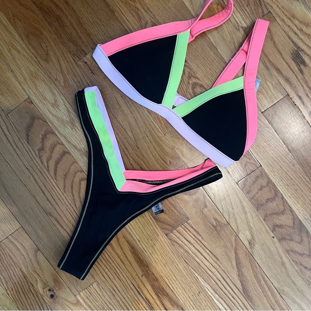 ONEONE Bikini Top + Bottoms
